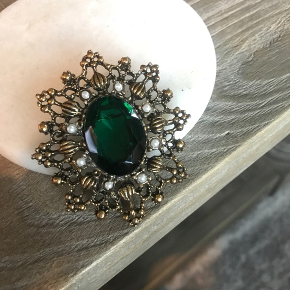 Vintage Brooch with Pearls & Green Rhinestone - Picture 3 of 4